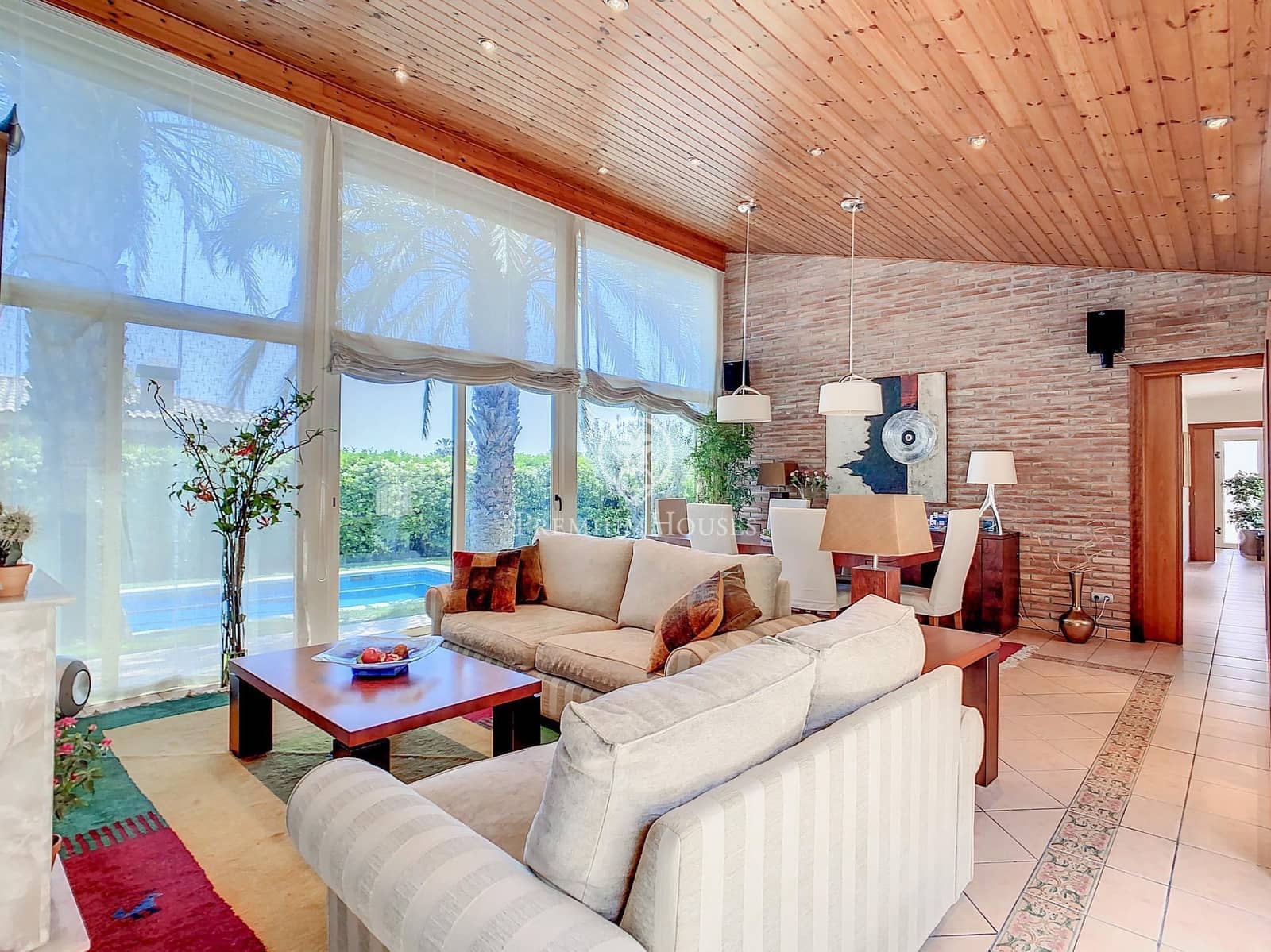 5 bedroom Villa for sale in Sant Pol de Mar with pool - € 999,000 (Ref: 9205153)