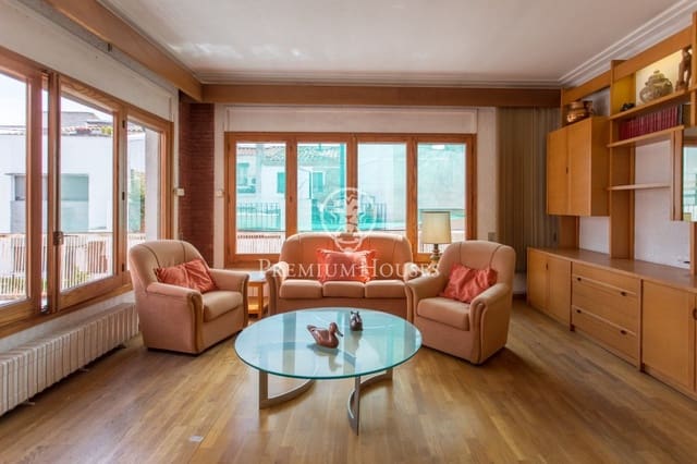 10 chambre Local Commercial à vendre à Malgrat de Mar avec garage - 675 000 € (Ref: 9205163)