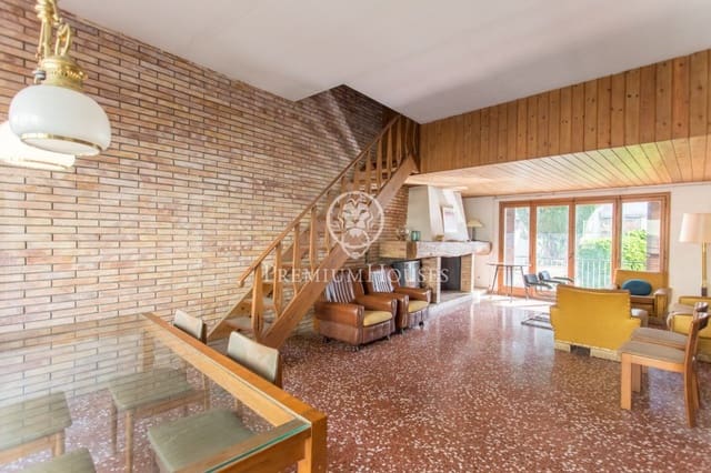 10 chambre Local Commercial à vendre à Malgrat de Mar avec garage - 675 000 € (Ref: 9205163)