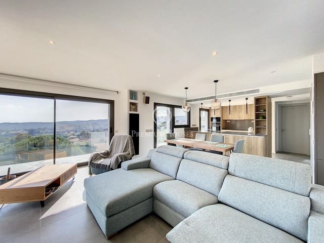 4 soveværelse Villa til salg i Lloret de Mar med swimmingpool - € 869.500 (Ref: 9205166)