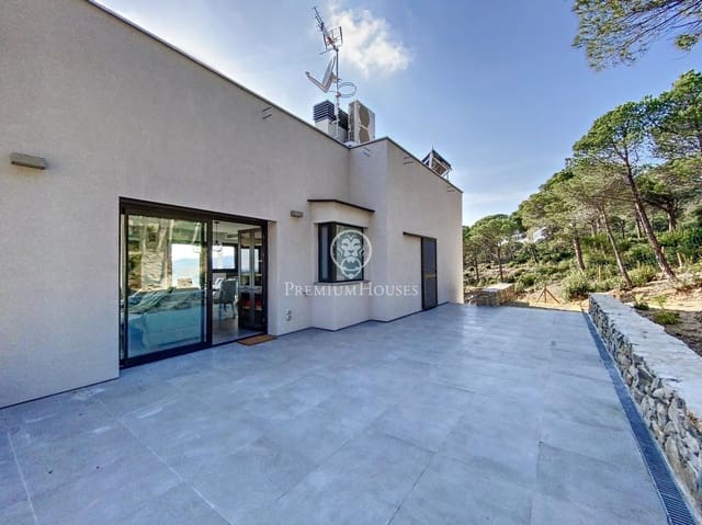 4 soveværelse Villa til salg i Lloret de Mar med swimmingpool - € 869.500 (Ref: 9205166)