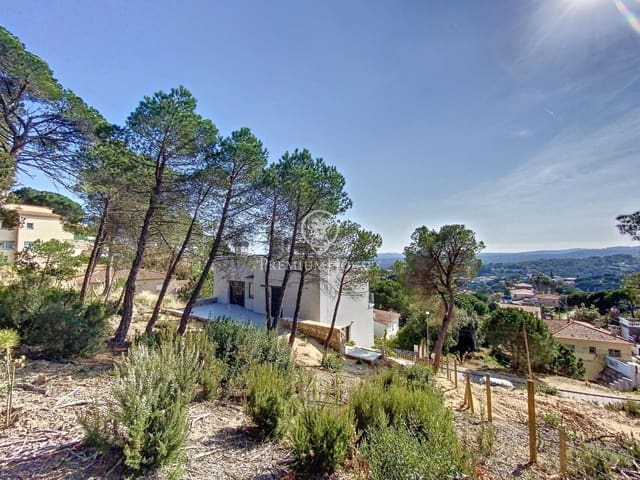 4 soveværelse Villa til salg i Lloret de Mar med swimmingpool - € 869.500 (Ref: 9205166)