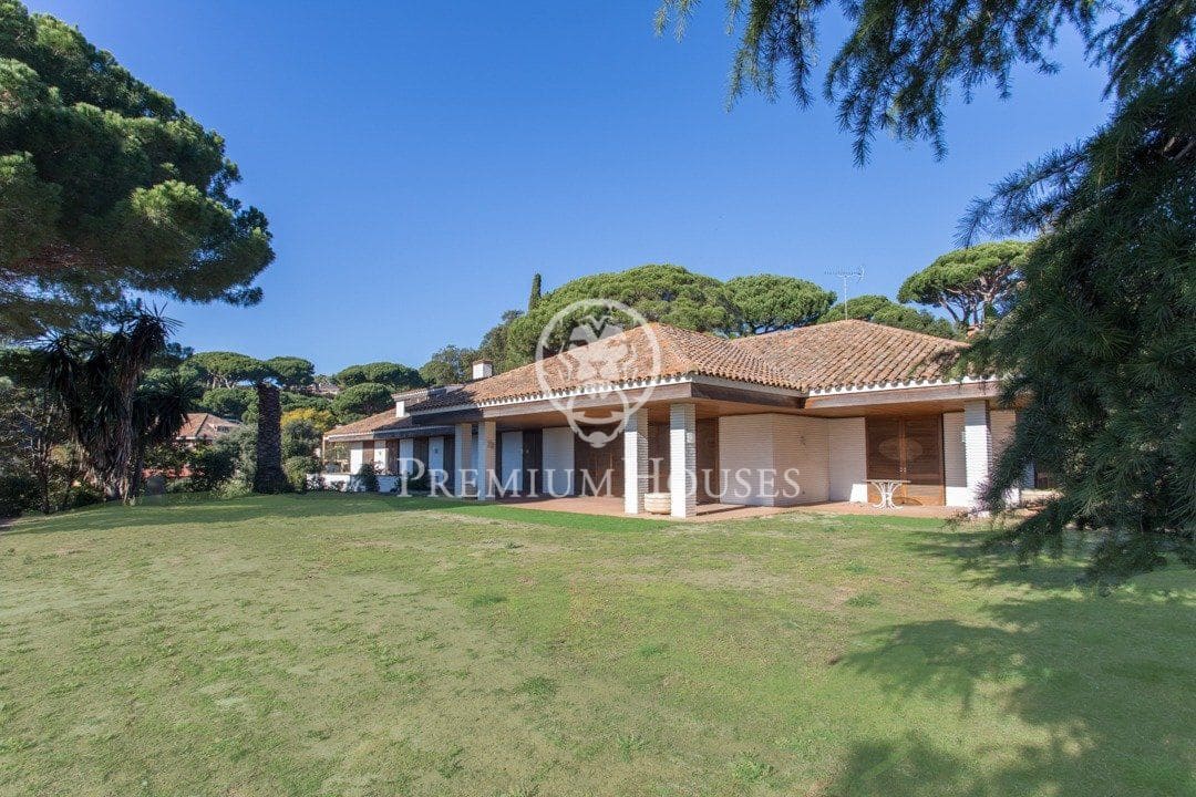 11 bedroom Villa for sale in Sant Andreu de Llavaneres with pool - € 1,700,000 (Ref: 9205167)