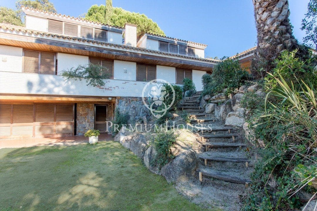 11 bedroom Villa for sale in Sant Andreu de Llavaneres with pool - € 1,700,000 (Ref: 9205167)