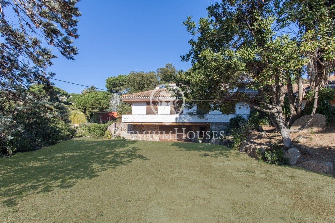 11 bedroom Villa for sale in Sant Andreu de Llavaneres with pool - € 1,700,000 (Ref: 9205167)