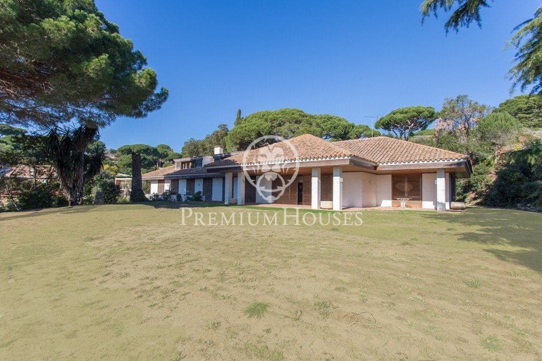 11 bedroom Villa for sale in Sant Andreu de Llavaneres with pool - € 1,700,000 (Ref: 9205167)