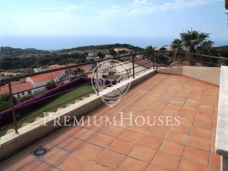 3 sypialnia Willa na sprzedaż w Sant Cebria de Vallalta z basenem garażem - 1 000 000 € (Ref: 9205170)