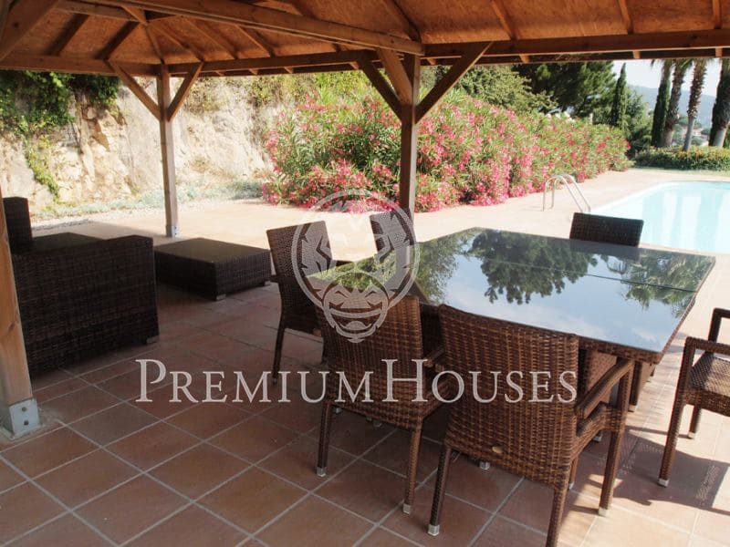 3 sypialnia Willa na sprzedaż w Sant Cebria de Vallalta z basenem garażem - 1 000 000 € (Ref: 9205170)