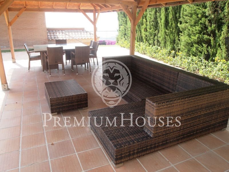 3 sypialnia Willa na sprzedaż w Sant Cebria de Vallalta z basenem garażem - 1 000 000 € (Ref: 9205170)