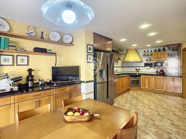 5 soverom Hus til salgs i Pineda de Mar med garasje - € 595 000 (Ref: 9205173)