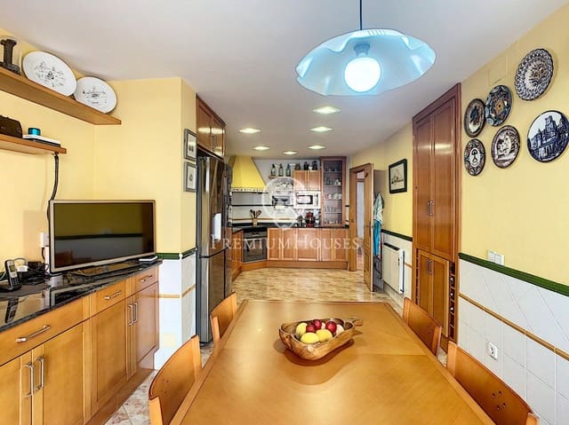 5 soverom Hus til salgs i Pineda de Mar med garasje - € 595 000 (Ref: 9205173)