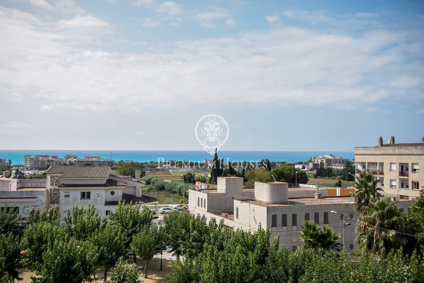 5 chambre Maison de Ville à vendre à Pineda de Mar avec garage - 595 000 € (Ref: 9205173)