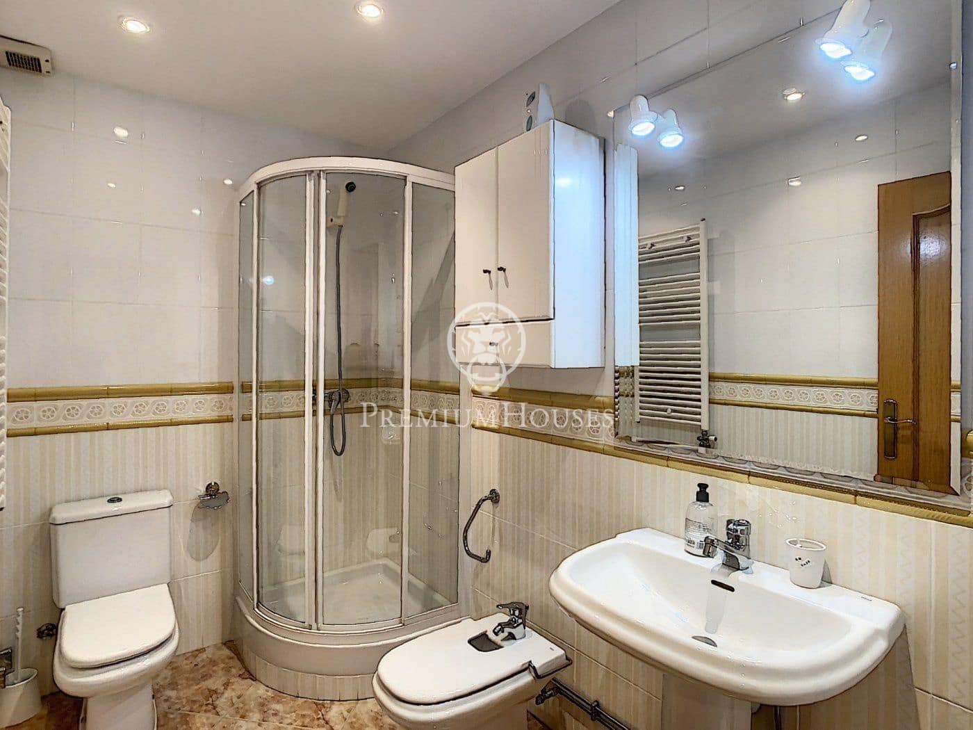 5 chambre Maison de Ville à vendre à Pineda de Mar avec garage - 595 000 € (Ref: 9205173)