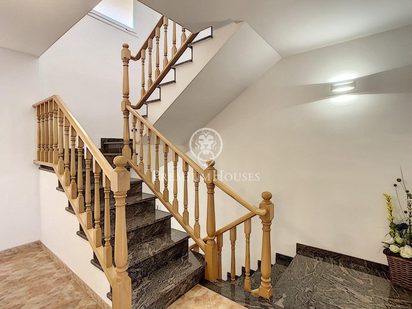 5 chambre Maison de Ville à vendre à Pineda de Mar avec garage - 595 000 € (Ref: 9205173)