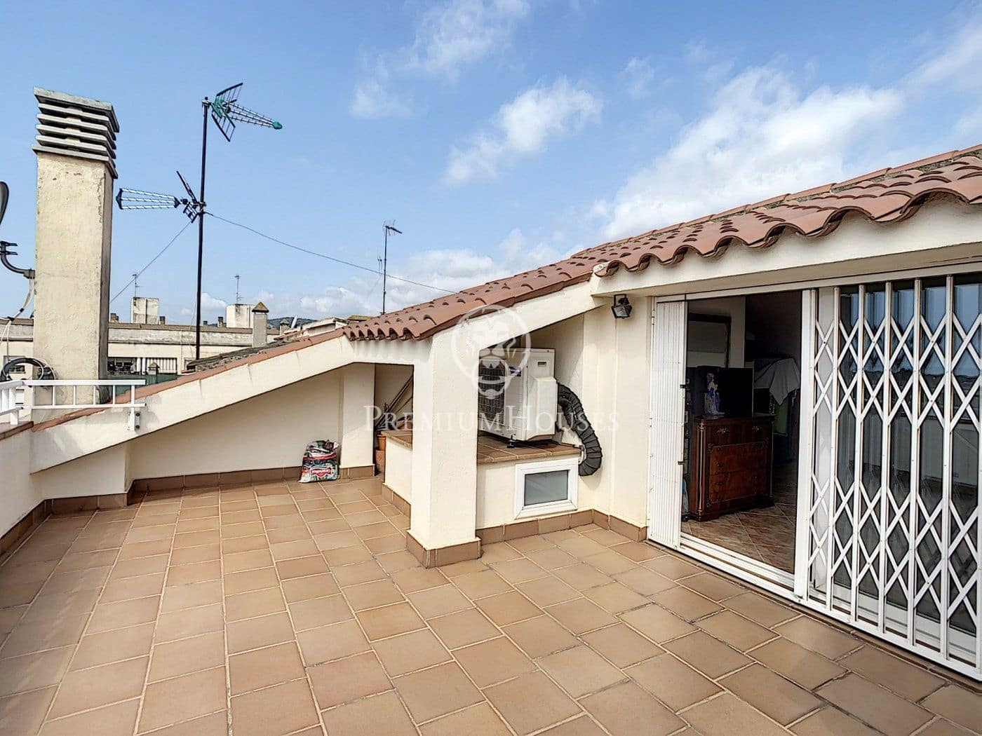 5 chambre Maison de Ville à vendre à Pineda de Mar avec garage - 595 000 € (Ref: 9205173)