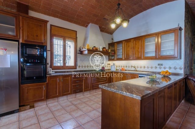 4 makuuhuone Maalaistalo myytävänä paikassa Mataró mukana 
autotalli - 1 495 000 € (Ref: 9205186)