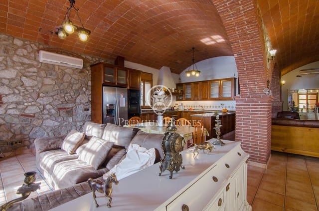 4 makuuhuone Maalaistalo myytävänä paikassa Mataró mukana 
autotalli - 1 495 000 € (Ref: 9205186)