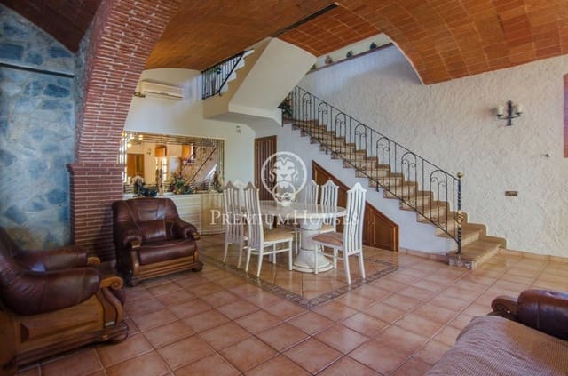 4 makuuhuone Maalaistalo myytävänä paikassa Mataró mukana 
autotalli - 1 495 000 € (Ref: 9205186)