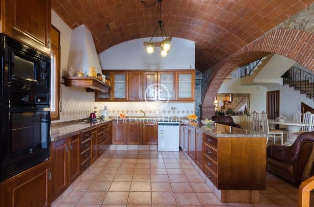 4 makuuhuone Maalaistalo myytävänä paikassa Mataró mukana 
autotalli - 1 495 000 € (Ref: 9205186)