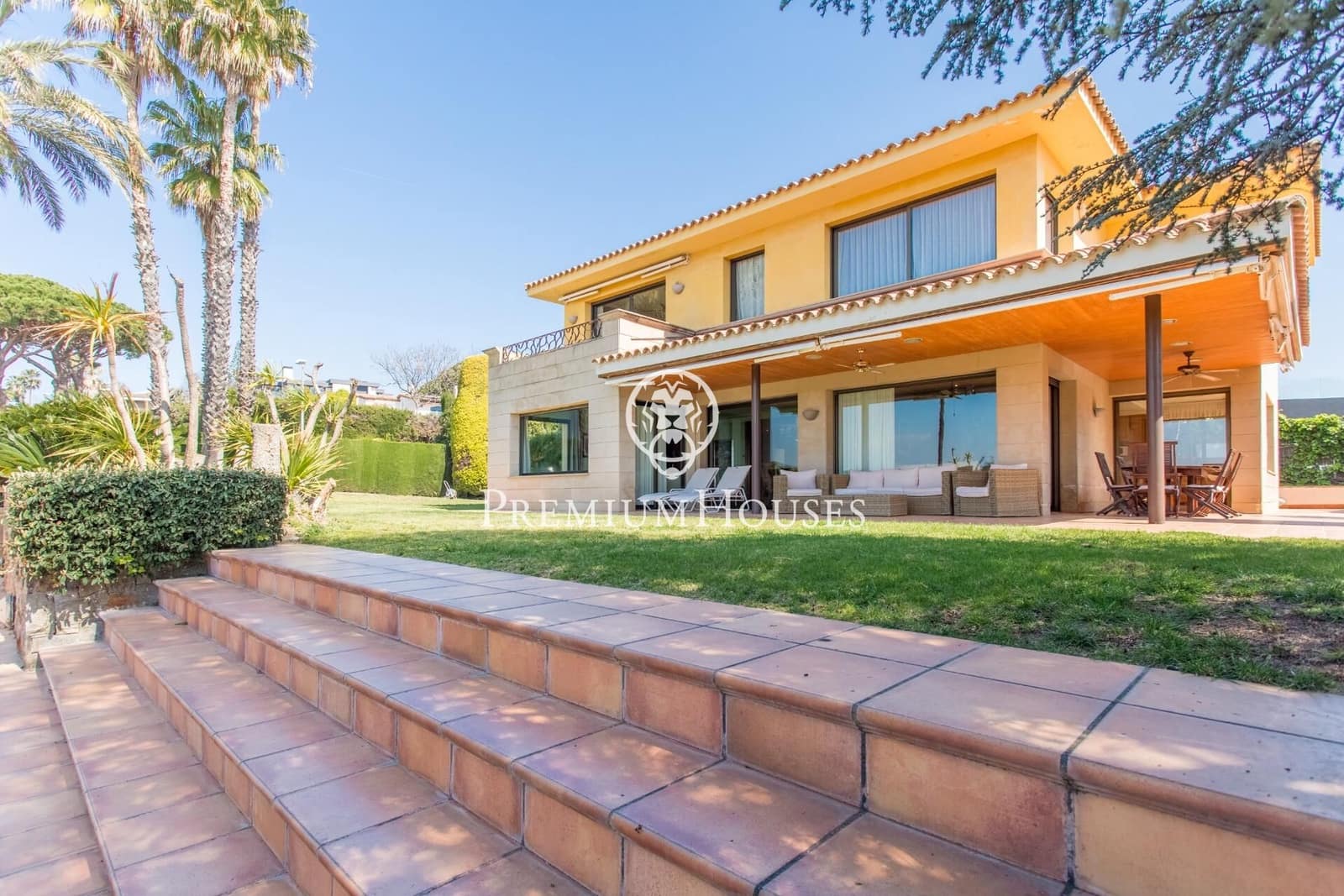 5 bedroom Villa for sale in Alella with pool garage - € 1,980,000 (Ref: 9205189)