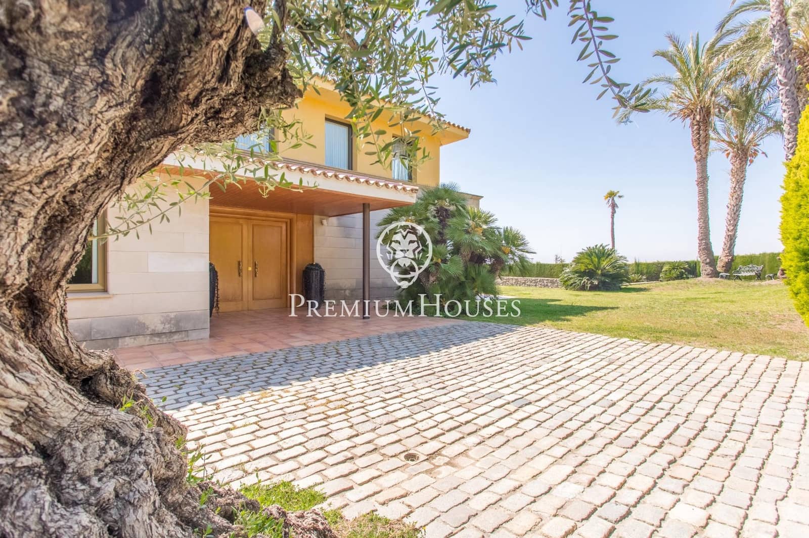 5 bedroom Villa for sale in Alella with pool garage - € 1,980,000 (Ref: 9205189)
