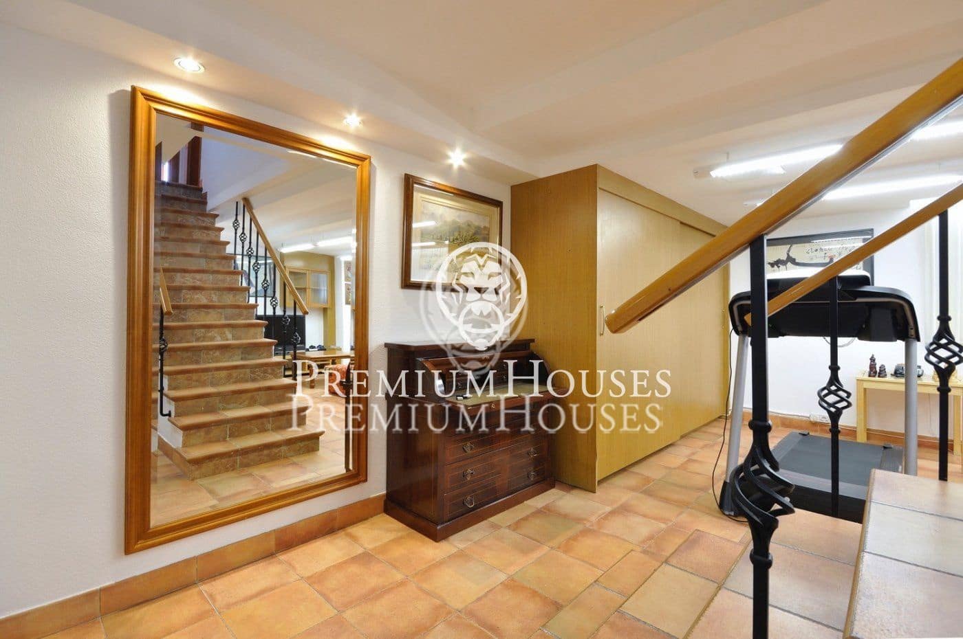 5 bedroom Villa for sale in Alella with pool garage - € 1,980,000 (Ref: 9205189)