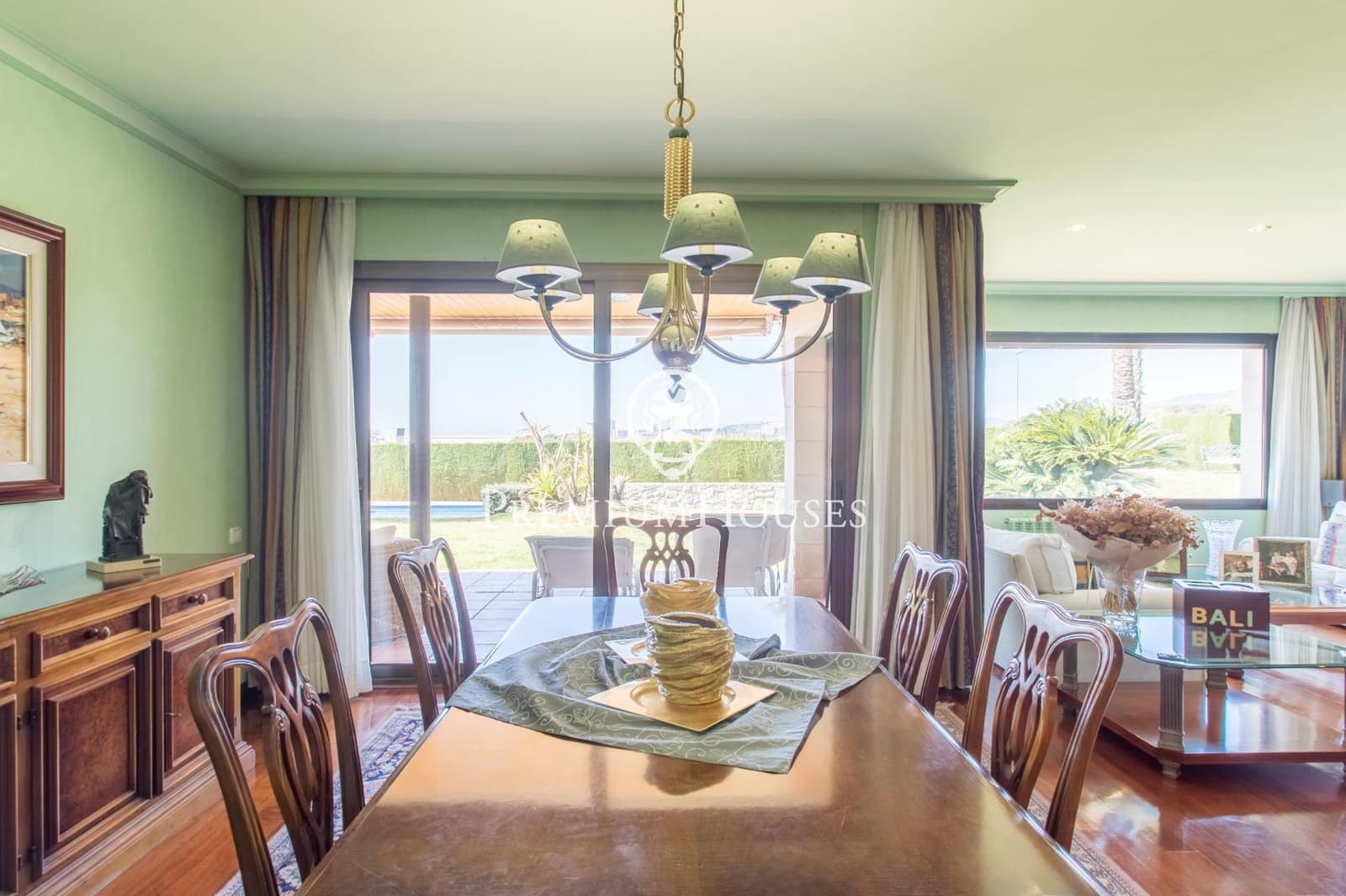 5 bedroom Villa for sale in Alella with pool garage - € 1,980,000 (Ref: 9205189)