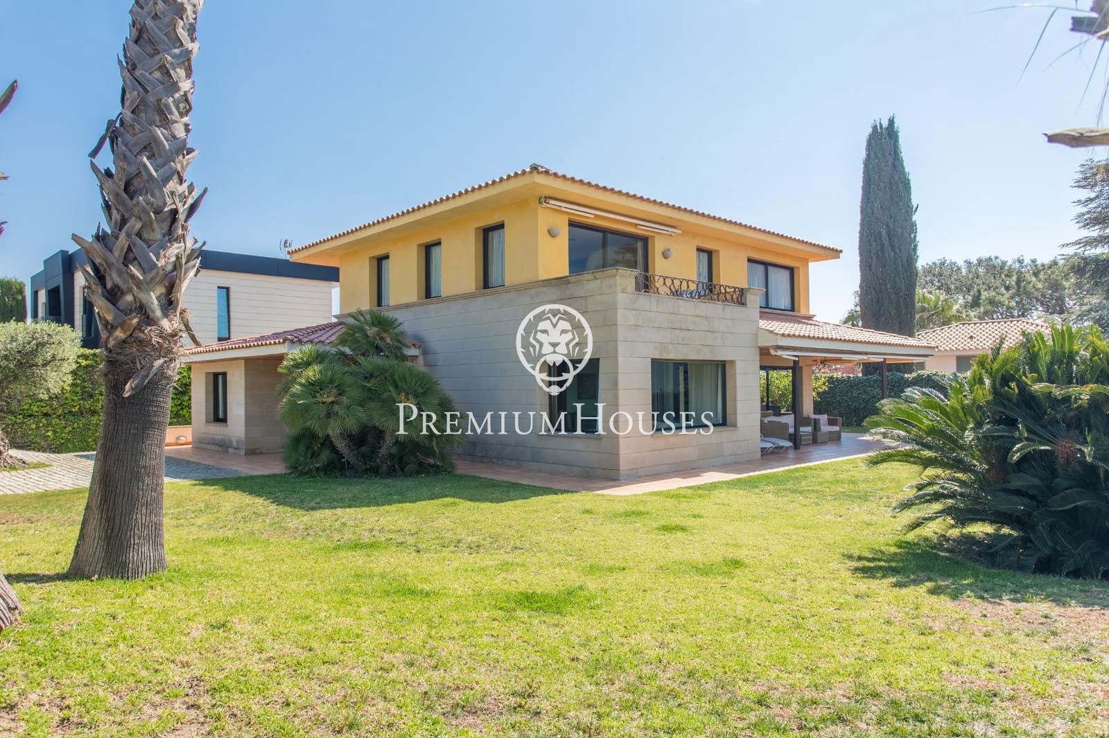 5 bedroom Villa for sale in Alella with pool garage - € 1,980,000 (Ref: 9205189)