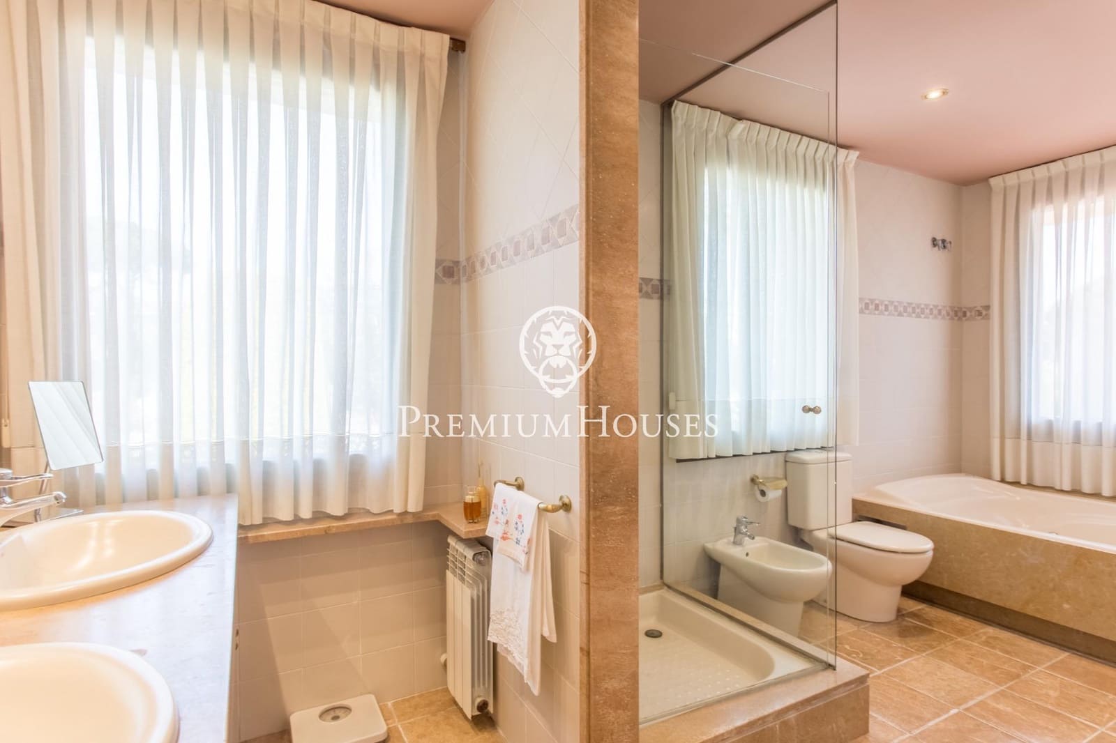 5 quarto Moradia para venda em Alella com piscina garagem - 1 980 000 € (Ref: 9205189)