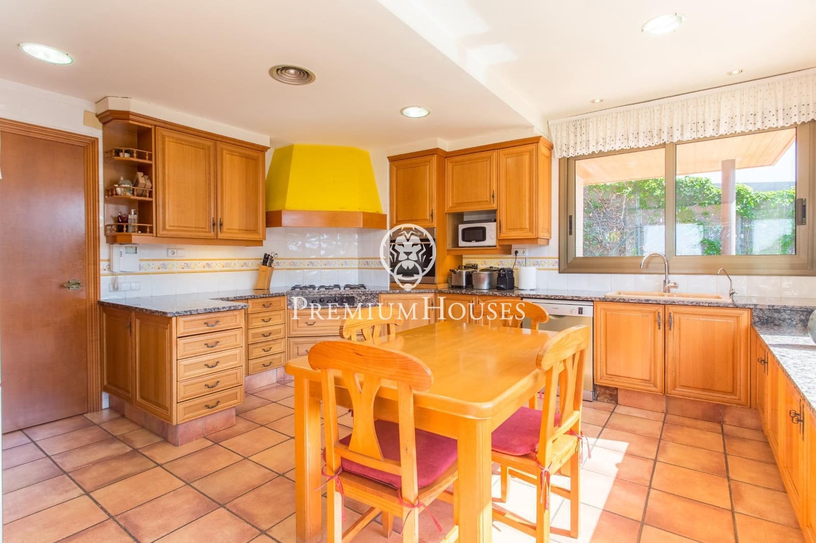 5 quarto Moradia para venda em Alella com piscina garagem - 1 980 000 € (Ref: 9205189)