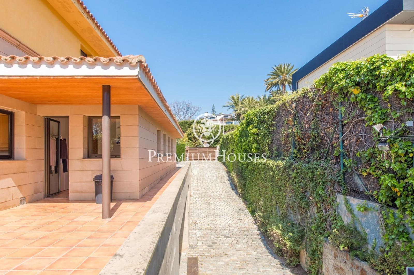 5 quarto Moradia para venda em Alella com piscina garagem - 1 980 000 € (Ref: 9205189)