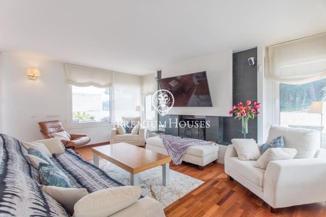 4 soveværelse Villa til salg i Vallromanes med swimmingpool garage - € 780.000 (Ref: 9205193)