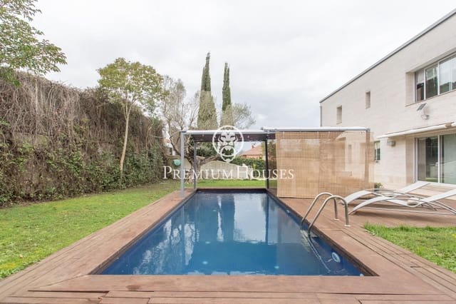 4 soveværelse Villa til salg i Vallromanes med swimmingpool garage - € 780.000 (Ref: 9205193)