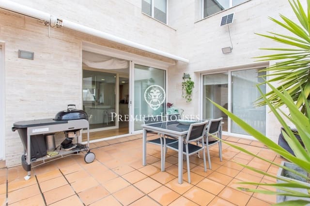 4 soveværelse Villa til salg i Vallromanes med swimmingpool garage - € 780.000 (Ref: 9205193)