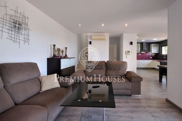 4 slaapkamer Villa te koop in Sant Cebrià de Vallalta met zwembad - € 750.000 (Ref: 9205195)