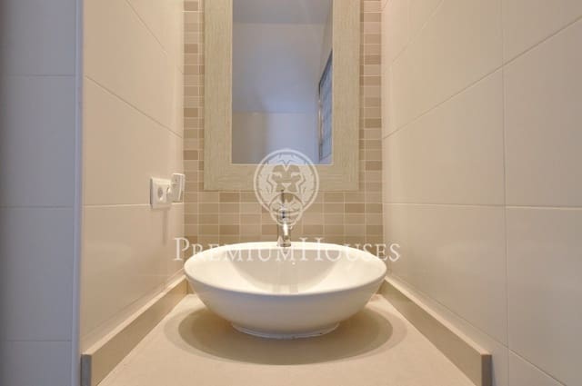 4 slaapkamer Villa te koop in Sant Cebrià de Vallalta met zwembad - € 750.000 (Ref: 9205195)