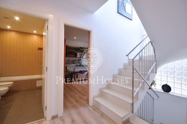 4 slaapkamer Villa te koop in Sant Cebrià de Vallalta met zwembad - € 750.000 (Ref: 9205195)