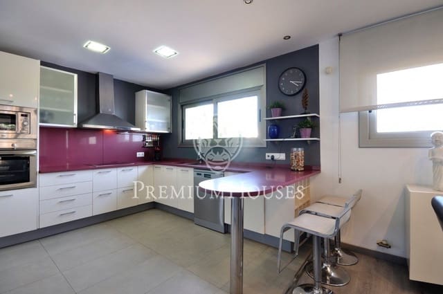 4 slaapkamer Villa te koop in Sant Cebrià de Vallalta met zwembad - € 750.000 (Ref: 9205195)