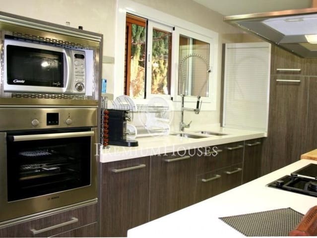 4 slaapkamer Villa te koop in Arenys de Mar met garage - € 840.000 (Ref: 9205202)