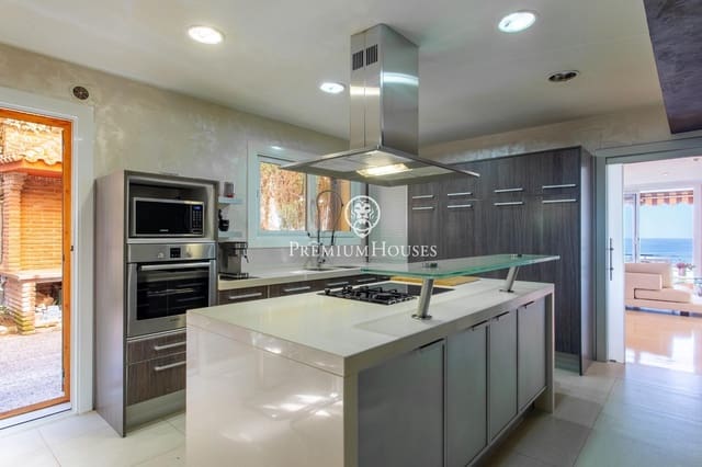 Chalet de 4 habitaciones en Arenys de Mar en venta con garaje - 798.000 € (Ref: 9205202)