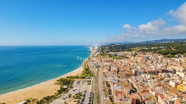 Chalet de 4 habitaciones en Arenys de Mar en venta con garaje - 798.000 € (Ref: 9205202)