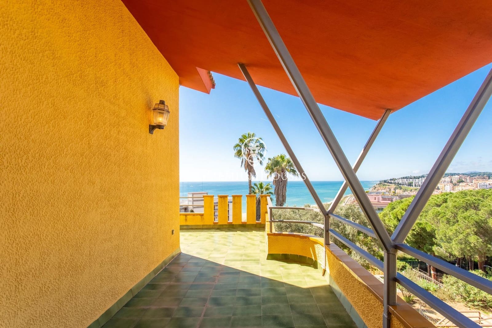 Chalet de 4 habitaciones en Arenys de Mar en venta con garaje - 798.000 € (Ref: 9205202)
