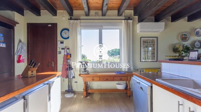 6 bedroom Finca/Country House for sale in Mataró with garage - € 1,390,000 (Ref: 9205210)