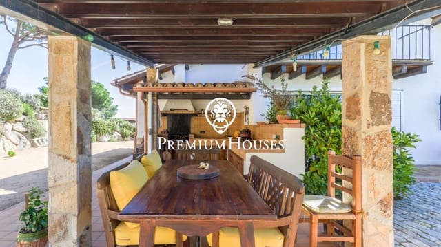 6 bedroom Finca/Country House for sale in Mataró with garage - € 1,390,000 (Ref: 9205210)