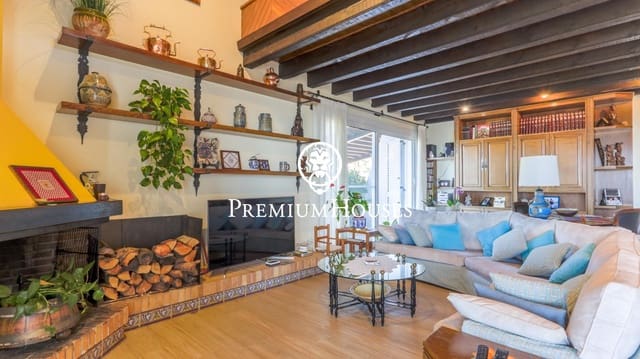 6 bedroom Finca/Country House for sale in Mataró with garage - € 1,390,000 (Ref: 9205210)