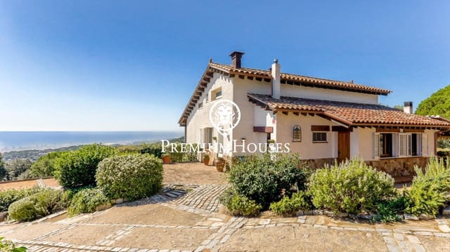 6 bedroom Finca/Country House for sale in Mataró with garage - € 1,390,000 (Ref: 9205210)