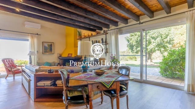 6 bedroom Finca/Country House for sale in Mataró with garage - € 1,390,000 (Ref: 9205210)