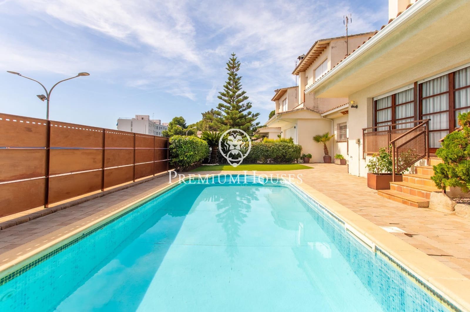 7 slaapkamer Huis te koop in Sant Andreu de Llavaneres met garage - € 870.000 (Ref: 9215022)