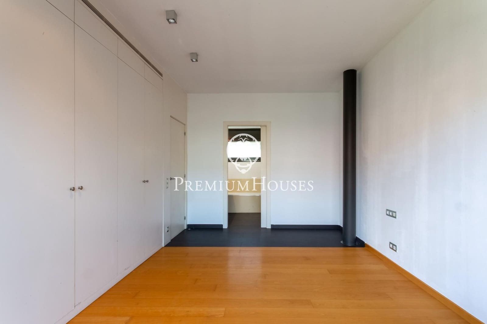 4 soveværelse Rækkehus til salg i Alella med swimmingpool - € 999.000 (Ref: 9240392)