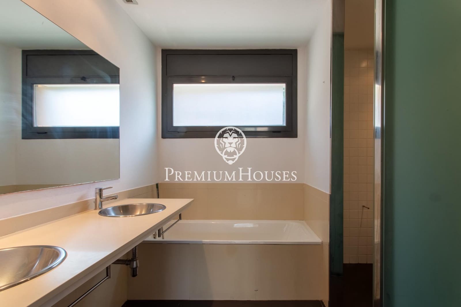 4 soverom Rekkehus til salgs i Alella med svømmebasseng - € 999 000 (Ref: 9240392)